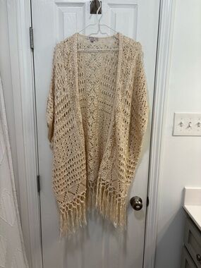 Blu Pepper Cream Crochet Fringe Poncho